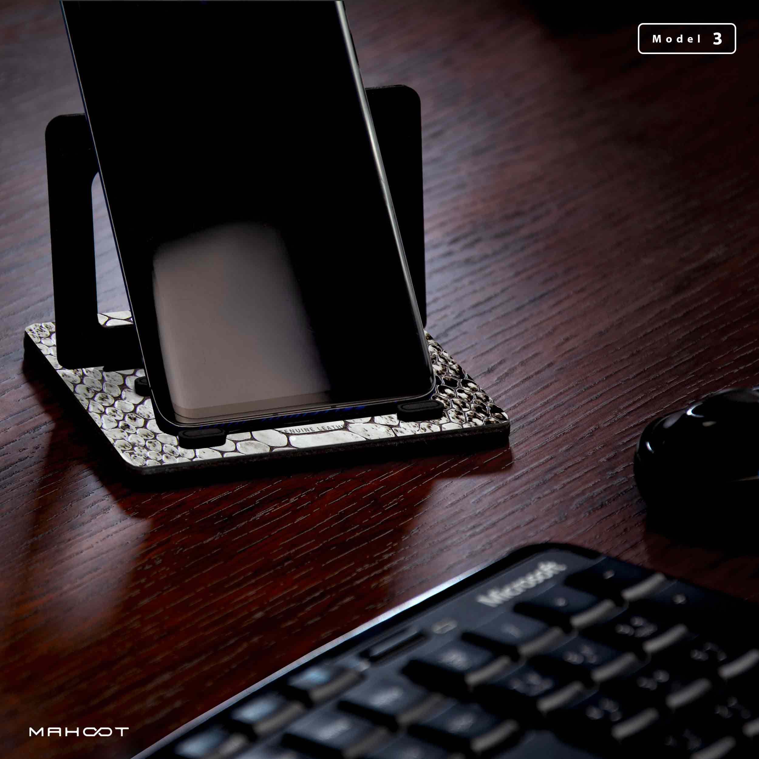 smartphone_stand_cobra_belly_leather_6