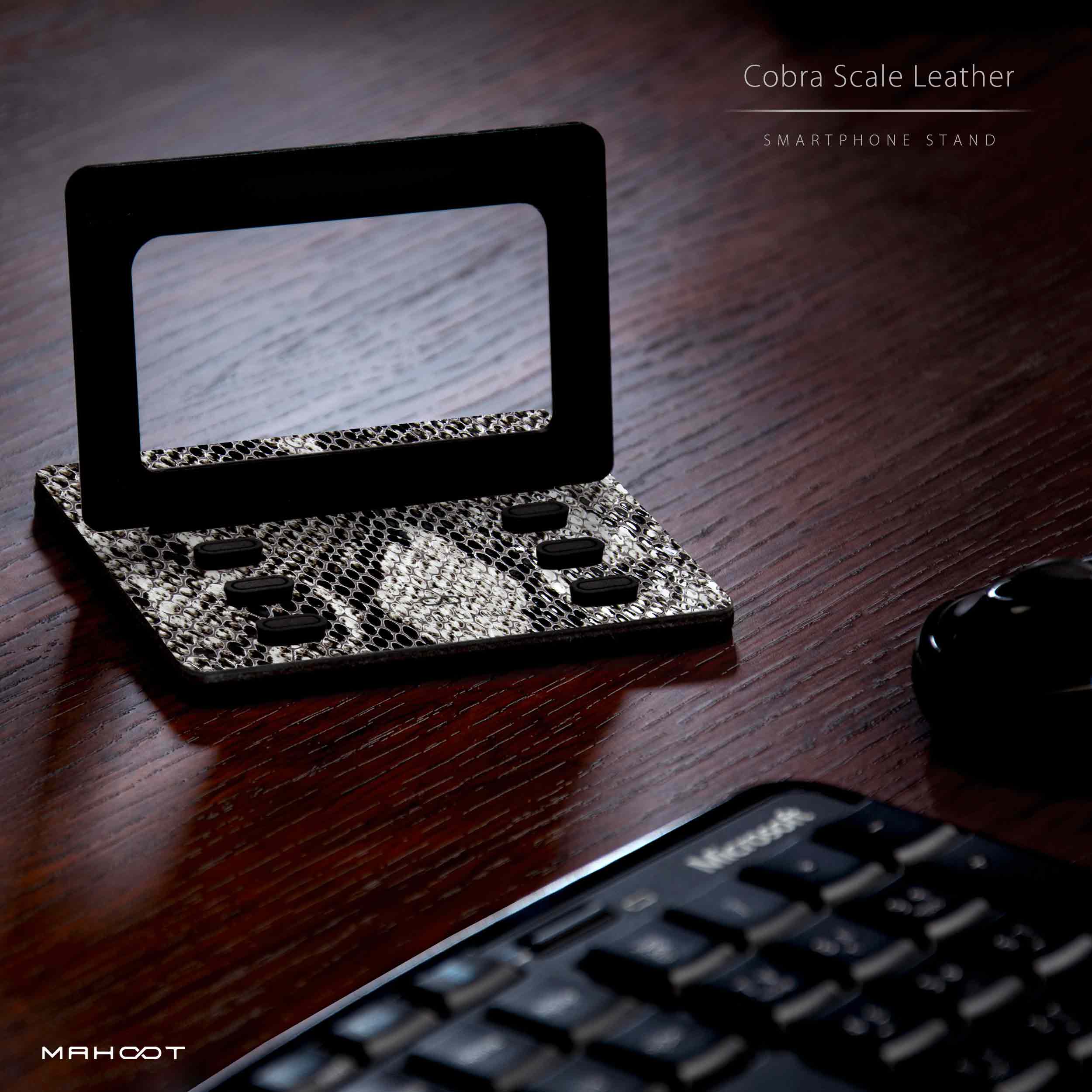 smartphone_stand_cobra_scale_leather_5